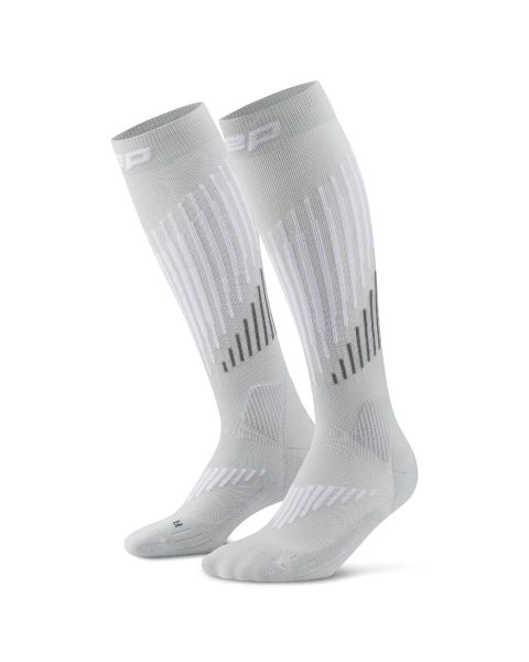 Długie skarpety kompresyjne dla mężczyzn z wełną Merino Core Run CEP. Czarne skarpetki męskie CEP, bez wzorów, z elastanu. Za 199.00 zł.