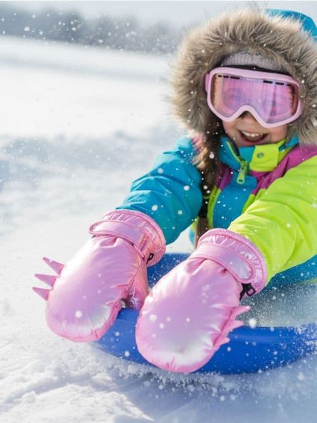Błyszczące rękawiczki jednopalczaste z elementami 3D - wielobarwny. Rękawiczki dziecięce Sinsay, bez ramiączek. Za 19.99 zł.
