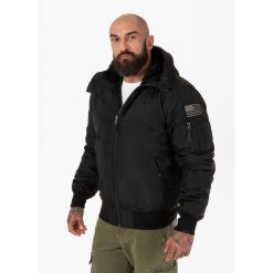 Kurtka zimowa męska Pitbull z kapturem Harvest. Czarne kurtki męskie PITBULL, na zimę, l, bez wzorów, z kapturem. W wyprzedaży za 399.00 zł.