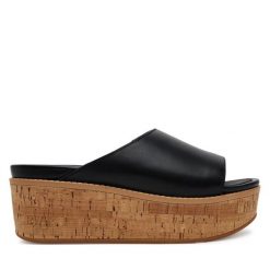 Klapki FitFlop. Czarne klapki damskie FitFlop, bez wzorów, bez obcasa. Za 509.99 zł.
