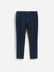 Spodnie slim fit z mikrowzorem - granatowy. Niebieskie spodnie materiałowe męskie Reserved, bez wzorów, z bawełny. Za 159.99 zł.