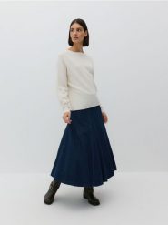 Gładki sweter - kremowy. Białe swetry klasyczne damskie Reserved, l, z dzianiny, bez kołnierzyka. W wyprzedaży za 49.99 zł.