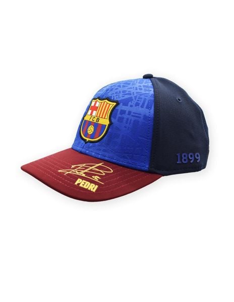 Czapka bejsbolowa FC Barcelona z autografem Pedriego. Czapki męskie FC Barcelona, bez wzorów, z bawełny. Za 130.72 zł.