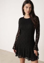 Czarna Sukienka Koronkowa z Rozkloszowanymi Rękawami Cinatea. Czarne sukienki damskie Born2be, na co dzień, l, bez wzorów, z koronki, bez kołnierzyka, bez ramiączek, mini, dopasowane. Za 149.99 zł.