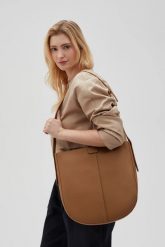 Torebka średniej wielkości brązowa. Brązowe torebki klasyczne damskie MOODO, bez wzorów, z poliesteru, bez dodatków. Za 149.99 zł.
