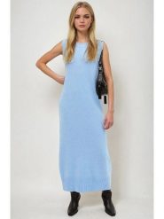 Monki Sukienka dzianinowa w kolorze błękitnym rozmiar: XXL. Niebieskie sukienki damskie Monki, na co dzień, xxl, bez wzorów, z dzianiny, bez kołnierzyka, bez ramiączek, maxi, proste. Za 57.06 zł.