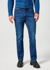 WRANGLER MĘSKIE SPODNIE JEANSOWE GREENSBORO DARK TRAILS 112358221 W15Q008815. Spodnie materiałowe męskie Wrangler, bez wzorów, z jeansu. W wyprzedaży za 154.99 zł.