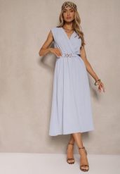 Jasnoniebieska Sukienka o Rozkloszowanym Kroju z Paskiem z Klamrą Meniros. Niebieskie sukienki damskie Renee, na co dzień, m, bez wzorów, eleganckie, bez kołnierzyka, bez ramiączek, maxi, kopertowe. Za 109.99 zł.