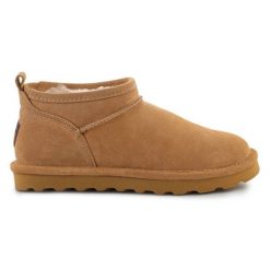 Śniegowce Bearpaw Super Shorty 3049W-243 beżowe beżowy. Brązowe śniegowce damskie ze skóry. Za 517.53 zł.