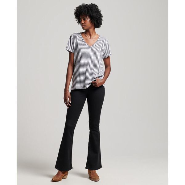 Damska koszulka z haftem i płomieniem v-neck Superdry. Niebieskie bluzki sportowe damskie Superdry., xs, z aplikacjami, z bawełny, bez ramiączek. Za 115.95 zł.