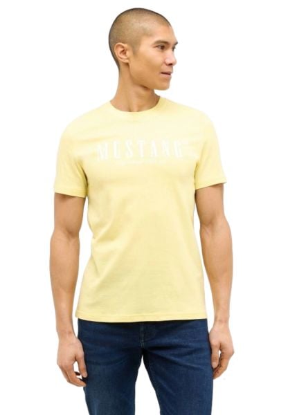 Męski T-Shirt Mustang Style Austin Custard 1016480 9027. T-shirty męskie Mustang, m, bez wzorów, bez kołnierzyka. Za 69.99 zł.