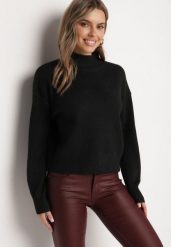 Czarny Golf z Domieszką Wełny o Pudełkowym Kroju Parirra. Czarne golfy damskie Born2be, z aplikacjami, z jeansu, bez ramiączek. Za 69.99 zł.