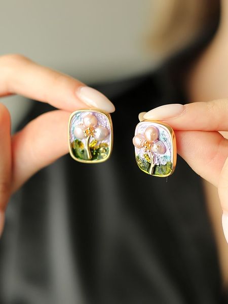 Pierres delicates Pozłacane kolczyki-wkrętki z perłami rozmiar: onesize. Białe kolczyki damskie Pierres delicates, z perłą, pozłacane. Za 56.99 zł.