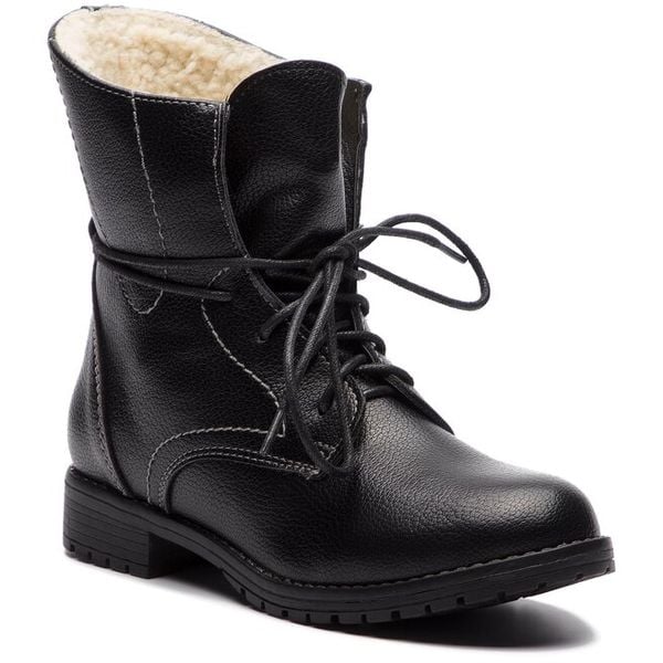 Trzewiki Clara Barson. Czarne botki damskie Clara Barson, bez obcasa, na płaskiej podeszwie, bez zapięcia. Za 129.99 zł.