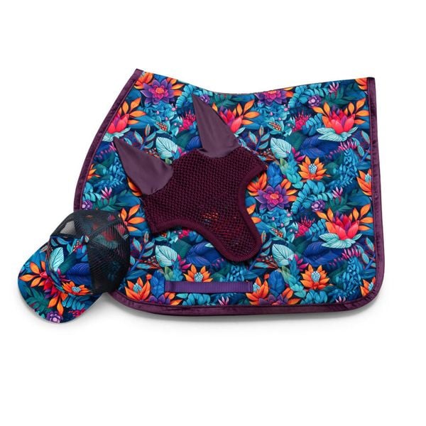 Komplet czaprak FULL VS, nauszniki i czapka z daszkiem GALOP WEAR Power Flower. Czapki męskie GALOP WEAR, bez wzorów. W wyprzedaży za 445.55 zł.