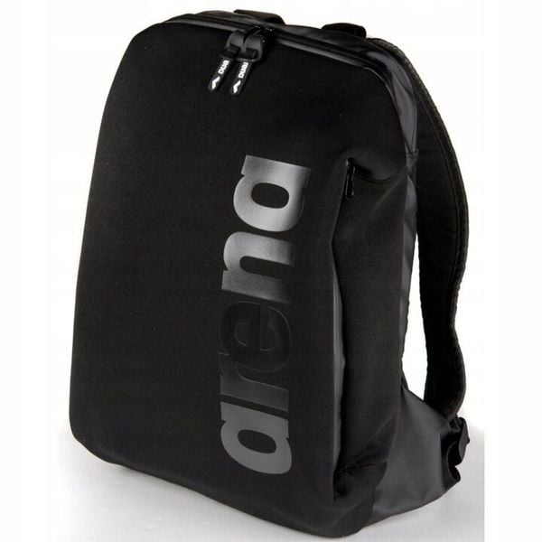 Plecak torba do szkoły sportowa z kieszenią na laptopa Arena Backpack. Czarne plecaki męskie Arena, bez wzorów, z nylonu. Za 232.00 zł.