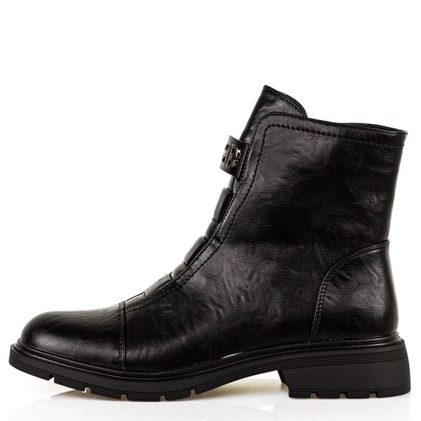 Czarne botki damskie M.Daszyński 2501-9. Czarne botki damskie M.Daszyński, na zimę, z jeansu, eleganckie, z okrągłym noskiem, bez obcasa, na obcasie, bez zapięcia. W wyprzedaży za 185.07 zł.