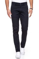 WRANGLER SPODNIE MĘSKIE CHINO NAVY WASHED W16LHE49I 112127311. Niebieskie spodnie materiałowe męskie Wrangler, bez wzorów, z materiału. W wyprzedaży za 129.99 zł.