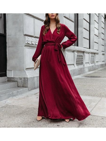 Milan Kiss Sukienka w kolorze czerwonym rozmiar: M. Czerwone sukienki damskie Milan Kiss, m, bez wzorów, bez kołnierzyka, bez ramiączek, maxi, kopertowe. Za 304.56 zł.