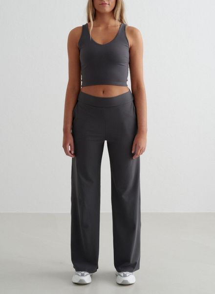 Damskie spodnie luźne, szerokie nogawki, wysoki stan Sense szare. Szare spodnie sportowe damskie Aim'n, m, z dzianiny, na fitness i siłownię. Za 339.00 zł.
