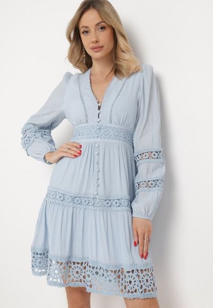 Jasnoniebieska Sukienka Mini z Ażurowymi Wstawkami i Gumką w Talii Raliasa. Niebieskie sukienki damskie Born2be, na imprezę, m, w ażurowe wzory, z koronki, boho, bez kołnierzyka, bez ramiączek, mini, rozkloszowane. Za 109.99 zł.