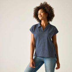 Damska koszulka z kołnierzykiem i krótkim rękawem Lorana. Niebieskie t-shirty damskie Regatta, bez wzorów, z bawełny, bez kołnierzyka. Za 179.99 zł.