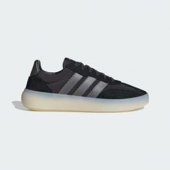Buty Barreda Decode. Czarne obuwie trekkingowe damskie Adidas. Za 318.99 zł.