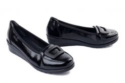 Rieker L5362-00 black, czółenka damskie. Czarne czółenka damskie Rieker, bez wzorów, bez obcasa, na koturnie. Za 319.90 zł.