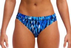 Bikini - dół od bikini Funkita Sports Brief Wing Streak. Niebieskie bikini damskie FUNKITA, bez wzorów. Za 129.00 zł.