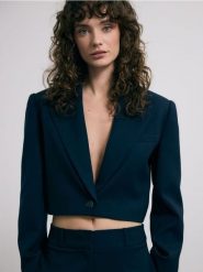 Krótka marynarka - granatowy. Niebieskie marynarki i żakiety damskie Reserved, l, bez wzorów, z tkaniny. Za 179.99 zł.