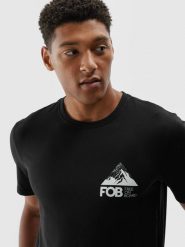 4F T-shirt regular z nadrukiem męski - czarny XL. Czarne t-shirty męskie 4f, m, bez wzorów, z bawełny, bez kołnierzyka. W wyprzedaży za 39.99 zł.