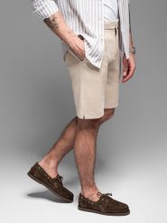 Męskie krótkie spodenki SLIM FIT z melanżowej strukturalnej dzianiny – piaskowe V3 OM-SRCS-0166 - XXL. Szorty męskie Ombre Clothing, z bawełny, bez kołnierzyka. W wyprzedaży za 109.99 zł.