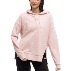 Bluza damska Puma HER Hoodie TR jasnoróżowa. Czerwone bluzy z kapturem damskie Puma, l, z bawełny. Za 129.00 zł.