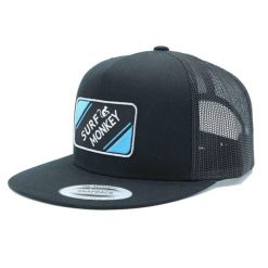 Czapka typu trucker / dla dorosłych / rozmiar uniwersalny (czarno-niebieski). Czarne czapki męskie SURF MONKEY, z aplikacjami. Za 159.95 zł.
