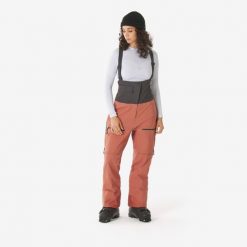Spodnie narciarskie damskie Simond FR900 freeride. Brązowe spodnie dresowe damskie SIMOND, bez wzorów, z materiału. Za 659.99 zł.