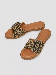 S.Oliver Klapki w kolorze jasnobrązowo-beżowo-czarnym rozmiar: 37. Brązowe klapki damskie S.Oliver, bez wzorów, bez obcasa. Za 127.35 zł.