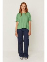 SKFK Koszulka "Zur" w kolorze zielonym rozmiar: 42. Zielone bluzki damskie SKFK, bez wzorów, bez kołnierzyka, bez ramiączek. Za 104.99 zł.