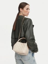 Guess Torebka Juliet Mini HWQG24 56710 Kremowy. Białe torebki klasyczne damskie Guess, z aplikacjami, ze skóry, bez dodatków. Za 544.99 zł.