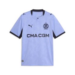 Koszulka wyjazdowa OM 2026/27. Fioletowe t-shirty sportowe męskie Puma, m, z materiału, bez ramiączek, do piłki nożnej. Za 431.00 zł.