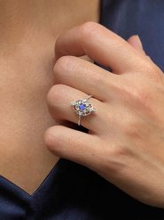 OR Carats Złoty pierścionek z kamieniami szlachetnymi rozmiar: 54. Niebieskie pierścionki damskie OR Carats, z topazem, złote. Za 869.99 zł.