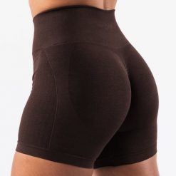 Szorty modelujące bezszwowe do aktywności z oddychającego materiału Esin. Brązowe spodenki sportowe damskie Intica, xs, na fitness i siłownię. Za 119.00 zł.