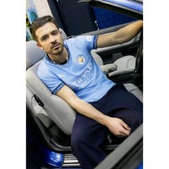 Młodzieżowa koszulka domowa Manchester City 24/25 PUMA Team Light Blue Marine. Niebieskia bluzki damskie Puma, m, bez wzorów, marine, bez kołnierzyka, bez ramiączek. W wyprzedaży za 267.00 zł.