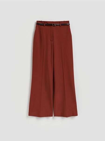 Spodnie z paskiem - miedziany. Brązowe spodnie materiałowe damskie Reserved, bez wzorów, z tkaniny. Za 159.99 zł.