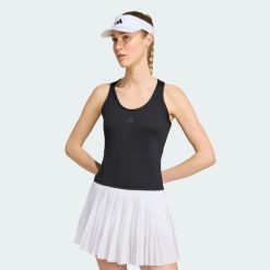 KOSZULKA BEZ RĘKAWÓW CLUB TENNIS CLIMACOOL MIDI. Białe bluzki sportowe damskie Adidas, l, z dzianiny, bez kołnierzyka, bez ramiączek. Za 149.00 zł.