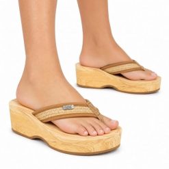 Klapki japonki damskie Lee VIRGINIA RAFFIA WOMEN BULKY HEEL. Brązowe klapki damskie GOUDEN LEEUW, bez wzorów, z materiału, bez obcasa, na obcasie. Za 89.00 zł.