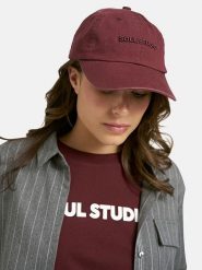 Smith & Soul Czapka w kolorze bordowym rozmiar: onesize. Czerwone czapki z daszkiem damskie Smith & Soul, bez wzorów, z bawełny. Za 60.99 zł.