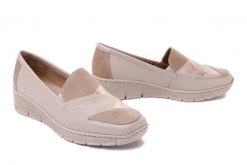 RIEKER 53785-60 beige, półbuty damskie. Brązowe półbuty damskie Rieker, bez wzorów, bez obcasa, na koturnie. Za 299.90 zł.