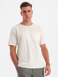 Męski t-shirt z kieszonką LOOSE FIT – biały V8 - Rozmiar: L. Białe t-shirty męskie Ombre Clothing, l, z aplikacjami, z bawełny, bez kołnierzyka. W wyprzedaży za 24.99 zł.