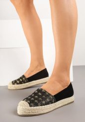 Czarne Espadryle Ozdobione Plecionką i Geometrycznym Motywem Sdivoria. Czarne espadryle damskie Renee, bez wzorów, z jeansu, bez obcasa, na płaskiej podeszwie. Za 59.99 zł.