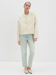 Someday Kurtka pluszowa "Nisabel" w kolorze kremowym rozmiar: 38. Brązowe kurtki damskie Someday, bez wzorów, z wełny, bez kaptura. Za 243.27 zł.